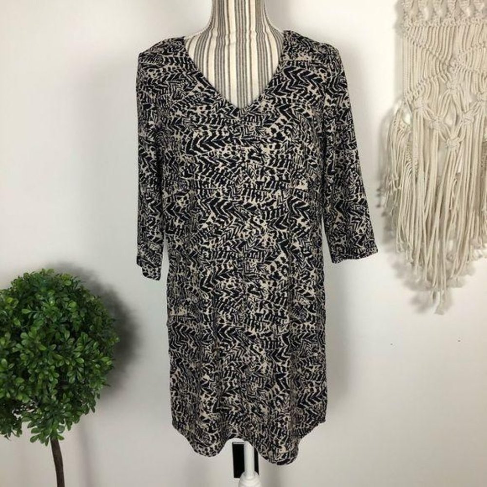 3/$25 Sienna Sky Small black/cream shift dress EUC